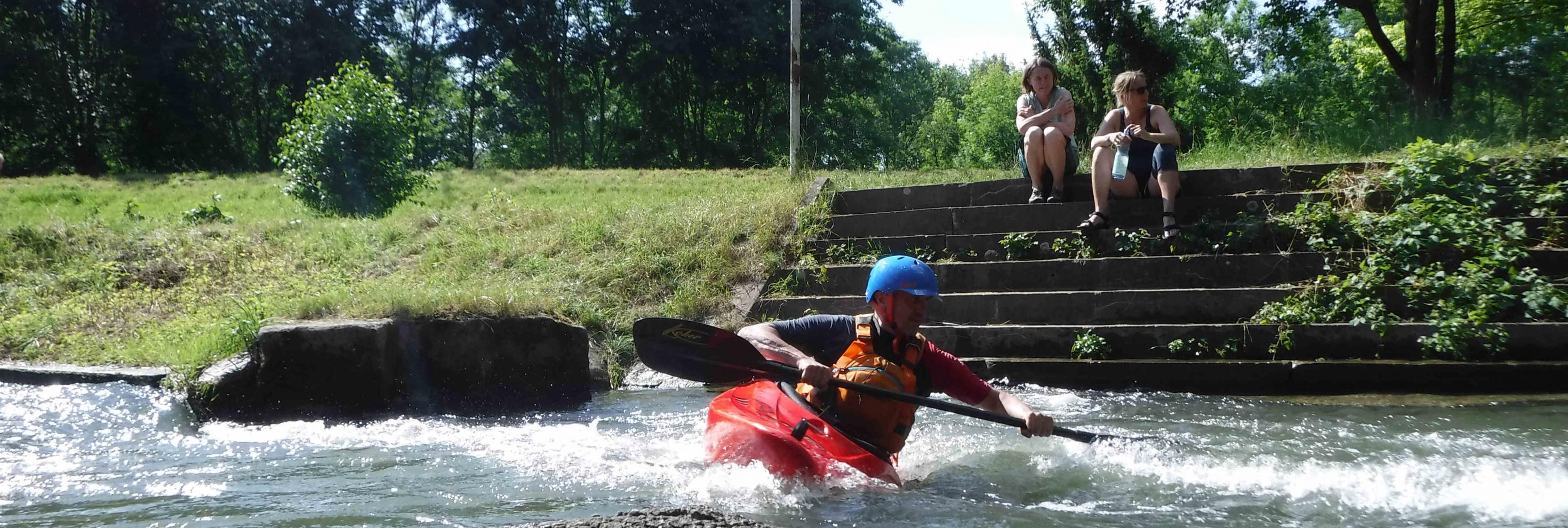 Paddler mach Paddelstütze
