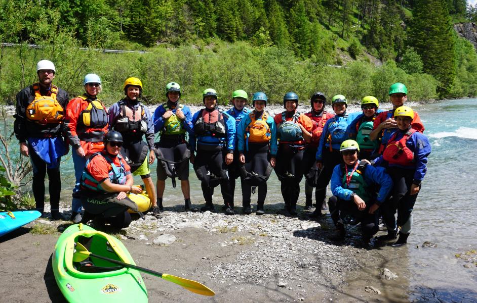 Gruppenfoto in Paddlerausrüstung