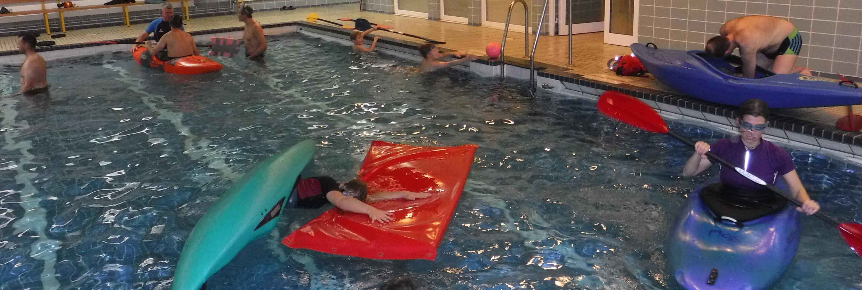 Eskimorolle im Hallenbad
