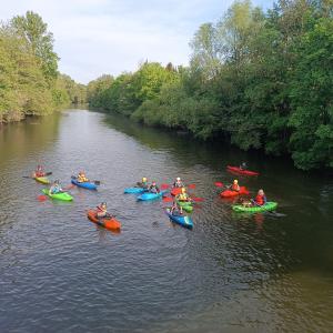 Paddlergruppe auf der Saale